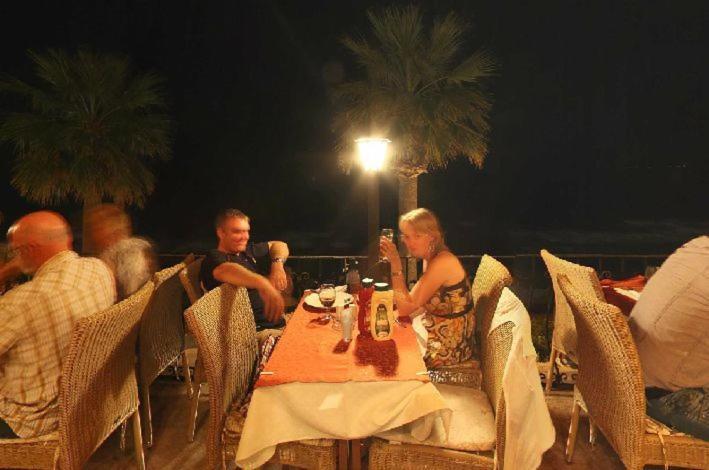 Rosy Hotel Kuşadası Ngoại thất bức ảnh